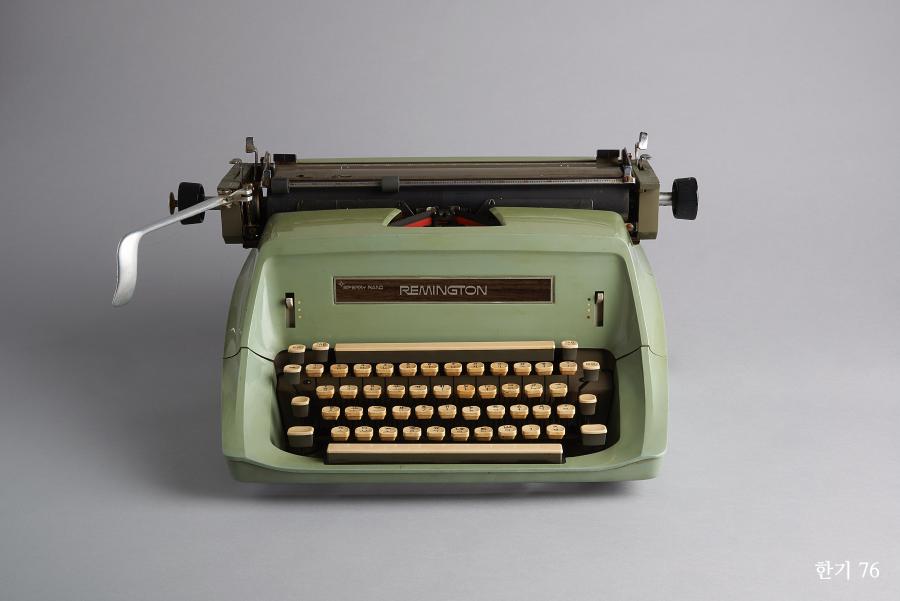 김동훈이 개발한 5벌식 자판을 쓰는 한글 타자기