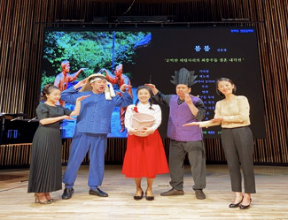 공연 단체 사진