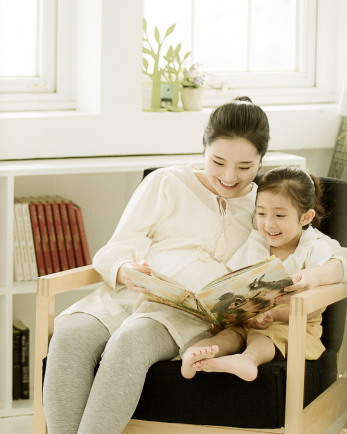 서로 몸을 접촉하면서 읽어주는 게 좋다