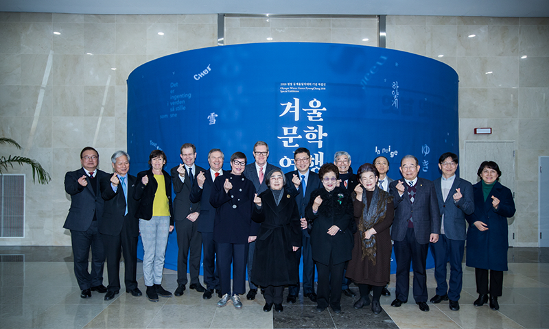 주요 인사들이 함께한 기념 촬영