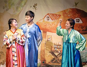 월요 공연행사 상설전시 연계 콩쥐팥쥐! 2018년 7월 23일(월) / 16:00~17:00 / 4세 이상 관람가 / 연극 / 무료 / 국립한글박물관 강당 / 국립한글박물관 누리집 사전 신청 www.hangeul.go.kr / 문의 02-2124-6292 국립한글박물관 National Hangeul Museum