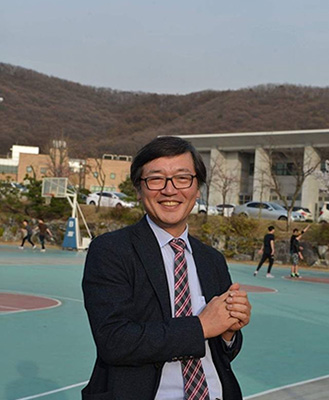 이한우 논어등반학교 교장