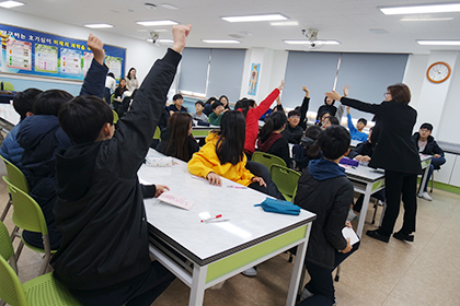 학생들은 이론강의 후 간단한 퀴즈를 맞추며 배운 것들을 확인_1