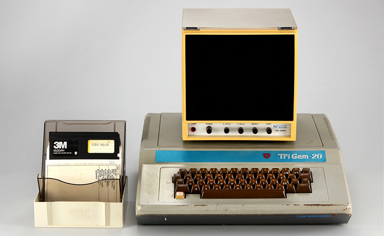 삼보 트라이젬 20. 삼보컴퓨터에서 개발한 8비트 애플 호환 기종으로 1982년부터 1983년 말까지 약 6천여 대가 판매되었다.