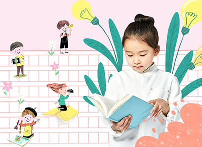 한글 손 편지 사진. 한 여자아이가 책을 펼쳐 읽고 있다. 머리는 깔끔하게 올려 묶었으며 흰색 옷을 입고 있다. 아이 주변으로는 전구 모양의 꽃이 그려져 있다. 아이 뒤로는 분홍색 배경 위에 원고지가 펼쳐져 있으며, 그 위로 기타를 치며 노래를 부르는 아이, 그림을 그리는 아이, 사진을 들고 있는 아이, 무언가 관찰하는 아이, 연필 위에 앉아 컵을 귀에 대고 있는 아이, 책 위에 앉아 망원경을 보고 있는 아이 등이 그려져 있다.
