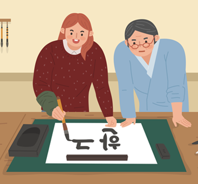 서예 연습을 하고 있는 두 사람이 나란히 서 있는 일러스트가 그려져 있다. 왼쪽엔 붉은색 니트를 입고 있는 여성이 붓을 들고 글씨를 쓰고 있다. 오른쪽에는 하늘색 한복을 입은 남성이 탁자를 손으로 짚고 여성이 쓰고 있는 글씨를 들여다보고 있다. 탁자에는 먹물통과 벼루, 붓 등 서예 도구가 놓여 있다. 왼쪽 하단에는 주황색 박스 안에 ‘한글 이모저모’ 문구가 적혀있다. 그 아래에는 기사의 제목인 ‘국가무형유산으로 지정된 한글서예, 기록 수단을 넘어 문화예술적 가치 인정’이라고 적혀있다.