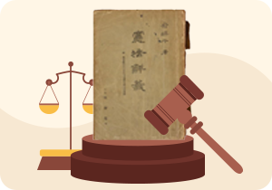베이지색 배경이다. 중앙에 ‘헌법해의’ 책이 세워져 있고, 그 왼쪽에는 법의 공정함을 상징하는 저울이 있다. 오른쪽에는 목재 판사봉이 받침대 위에 올려져 있다. 왼쪽 하단에는 하늘색 박스 안에 ‘소장품 이야기’ 문구가 적혀있다. 그 아래에는 기사의 제목 ‘대한민국의 주권은 국민에게 있고 모든 권력은 국민으로부터 나온다, -헌법학자 유진오의 ｢제헌헌법 초고｣와 ｢헌법해의｣’가 쓰여있다.