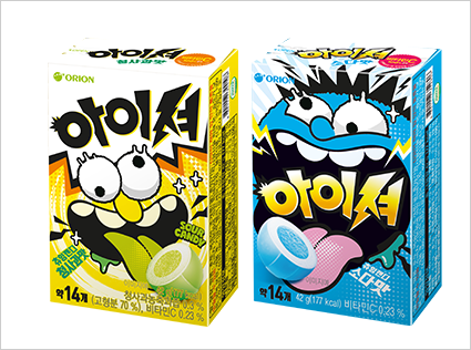 오리온의 ‘아이셔’ 사진이다. 노란색 상자는 신맛에 놀란 듯한 눈이 튀어나온 캐릭터가 그려져 있다. 파란색 상자는 파란 피부에 하얀 이빨을 드러내며 짜릿한 표정을 짓고 있는 캐릭터가 그려져 있다. ‘아이셔’가 크게 적혀있다.