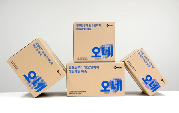CJ대한통운 ‘오네’의 대표 이미지다. 택배 박스 오른쪽 하단에 파란색으로 ‘오네’ 로고가 크게 적혀있다.