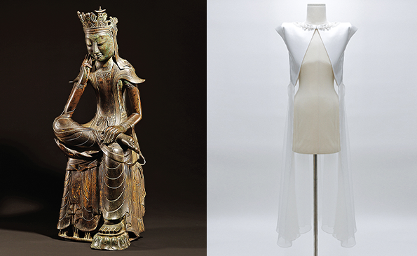 왼쪽에는 반가사유상이 있고, 오른쪽에는 반가사유상 복식에서 영감을 받은 구조적인 어깨 라인의 가운이 있다.