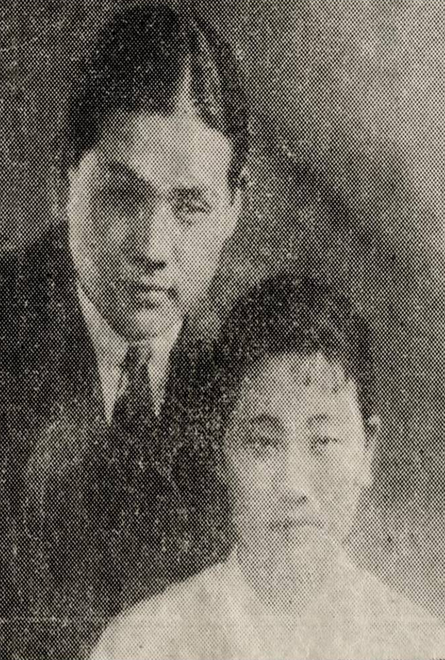 김해송과 이난영 부부가 함께 찍은 흑백 사진으로, 두 사람이 정면을 바라보고 있는 모습이다.