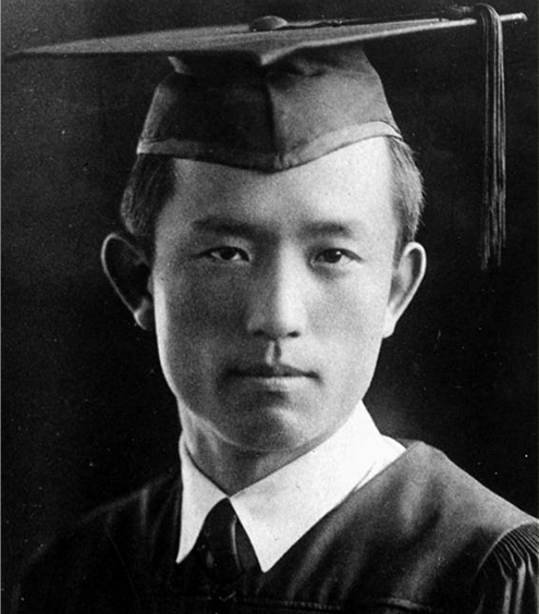윤동주 시인의 흑백 초상화 사진이다.