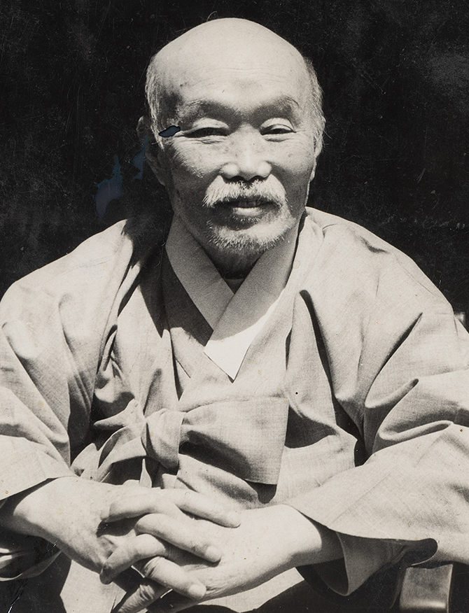 박두성 선생의 흑백 초상화 사진이다. 